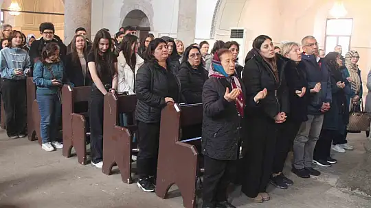 Ermenilerin Miçing ayininde İran'a dua