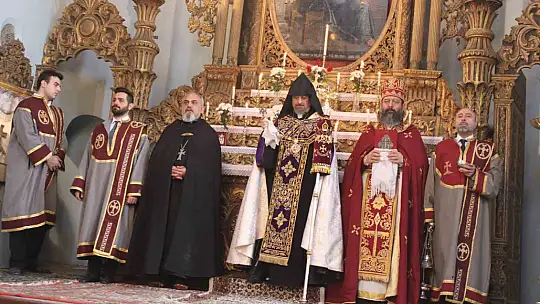 Ermenilerin Miçing ayininde İran'a dua