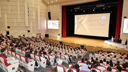 ERÜ'de '2025 Başarı Ödül Töreni' düzenlendi