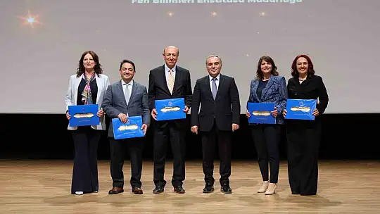 ERÜ'de '2025 Başarı Ödül Töreni' düzenlendi
