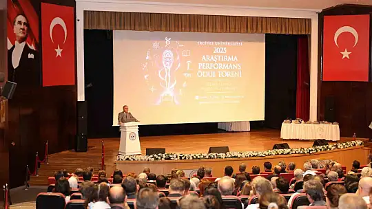 ERÜ'de '2025 Yılı Araştırma Performans Ödül Töreni' düzenlendi