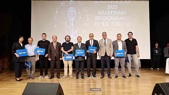 ERÜ'de '2025 Yılı Araştırma Performans Ödül Töreni' düzenlendi