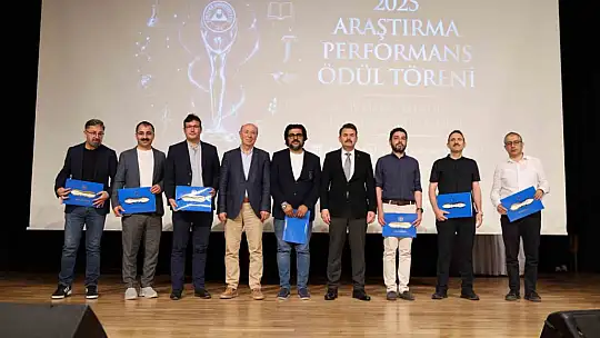 ERÜ'de '2025 Yılı Araştırma Performans Ödül Töreni' düzenlendi