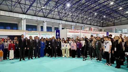 ERÜ'de 20. TÜBİTAK Ortaokul Öğrencileri Araştırma Projeleri Kayseri Bölge Yarışması Sergisi açıldı