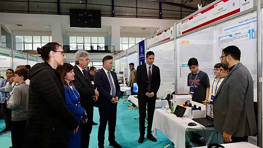 ERÜ'de 20. TÜBİTAK Ortaokul Öğrencileri Araştırma Projeleri Kayseri Bölge Yarışması Sergisi açıldı