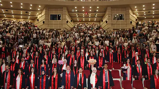 ERÜ'de 208 genç avukat mezun oldu