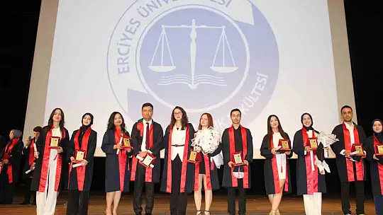 ERÜ'de 208 genç avukat mezun oldu