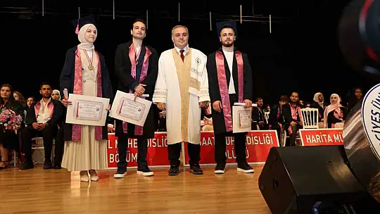 ERÜ'de 702 mühendis mezun oldu