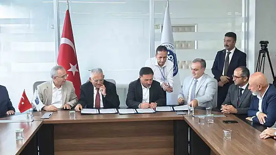 ERÜ'de hem açılış hem protokol töreni