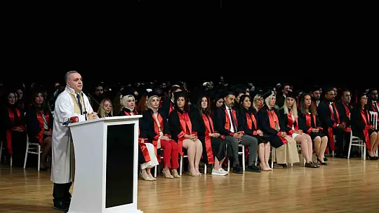 ERÜ'de lisansüstü mezuniyet sevinci yaşandı