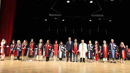 ERÜ'de lisansüstü mezuniyet sevinci yaşandı