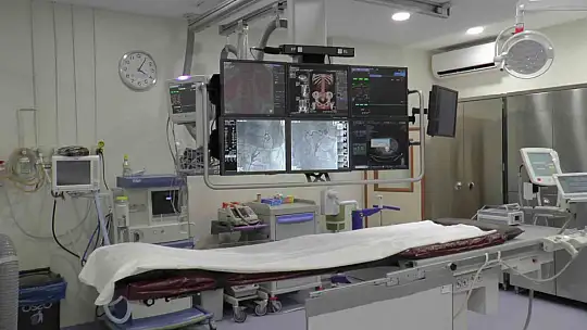 ERÜ'de yeni alınan 'anjiyografi' ve 'ultrasonografi' cihazı hizmete başladı