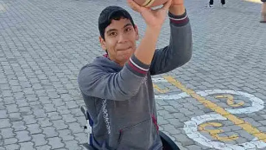 ERÜ'den 'Sporsuz Yaşam Susuz Hayata Benzer' etkinliği