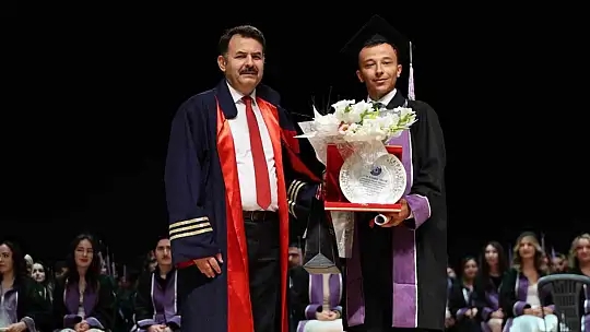 ERÜ Diş Hekimliği Fakültesi 16. dönem mezunlarını verdi