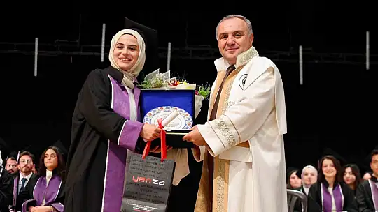 ERÜ Diş Hekimliği Fakültesi 17. dönem mezunlarını verdi