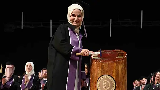 ERÜ Diş Hekimliği Fakültesi 17. dönem mezunlarını verdi