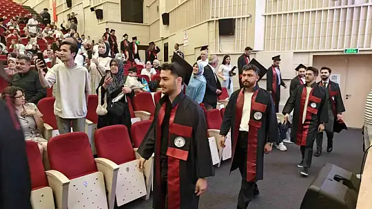 ERÜ Eczacılık Fakültesi 16. dönem mezunlarını verdi