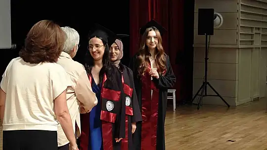 ERÜ Eczacılık Fakültesi 16. dönem mezunlarını verdi