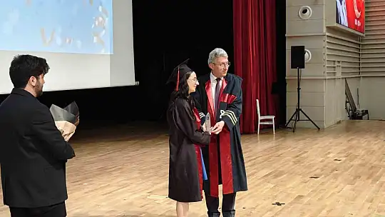 ERÜ Eczacılık Fakültesi 16. dönem mezunlarını verdi