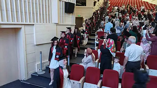 ERÜ Eczacılık Fakültesi 16. dönem mezunlarını verdi