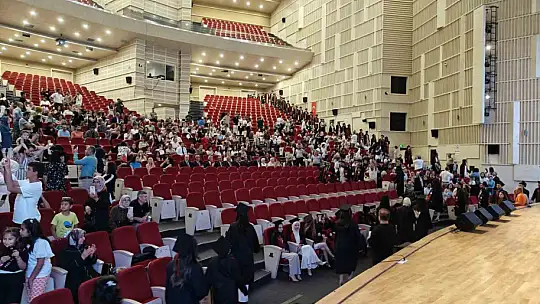 ERÜ Eczacılık Fakültesi 16. dönem mezunlarını verdi