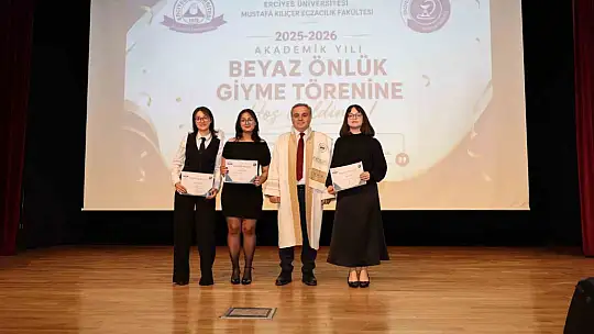 ERÜ Eczacılık Fakültesi'nde 'Önlük Giyme Töreni' düzenlendi