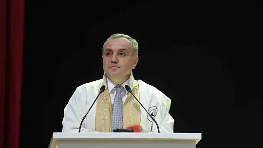 ERÜ Edebiyat Fakültesi mezuniyet sevinci