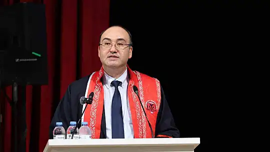ERÜ Edebiyat Fakültesi'nde 450 öğrenci mezun oldu