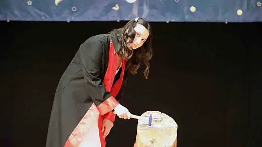 ERÜ Eğitim Fakültesi yeni mezunlarını verdi