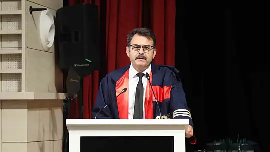 ERÜ Eğitim Fakültesi yeni mezunlarını verdi
