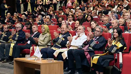 ERÜ Fen Fakültesi 2024-2025 mezunlarını verdi