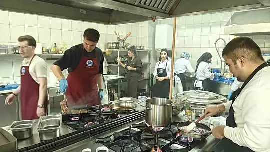 ERÜ Gastronomi Bölümü'nde dersler yemek yarışması ile başladı