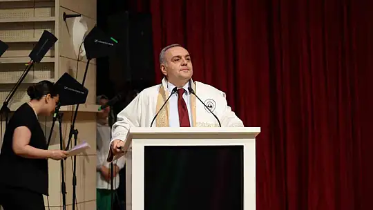 ERÜ Havacılık ve Uzay Bilimleri Fakültesi'nde mezuniyet sevinci