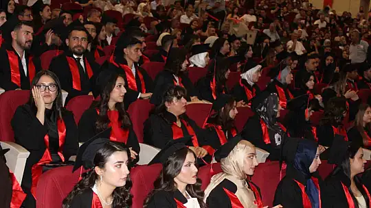 ERÜ İİBF 44. dönem mezunlarını verdi
