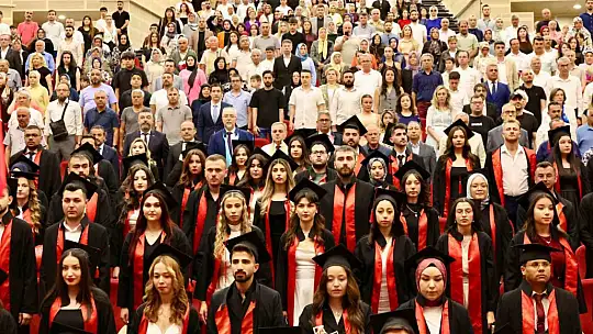 ERÜ İİBF ve Adalet MYO'da mezuniyet sevinci