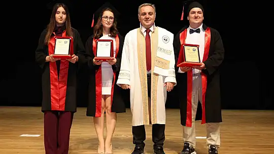 ERÜ İİBF ve Adalet MYO'da mezuniyet sevinci
