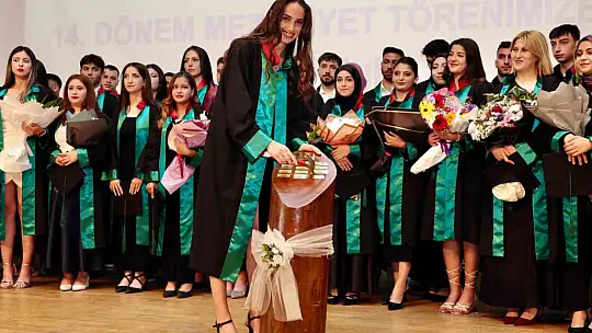 ERÜ İİBF ve Adalet MYO'da mezuniyet sevinci