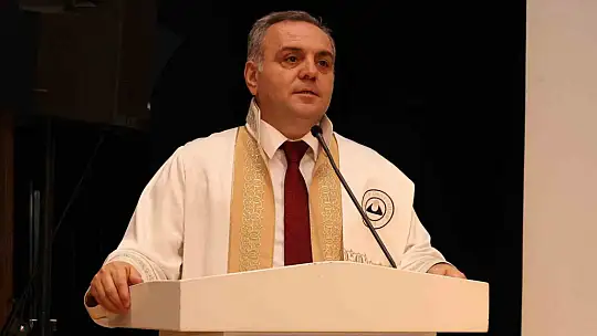 ERÜ İİBF ve Adalet MYO'da mezuniyet sevinci