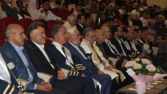 ERÜ İlahiyat Fakültesi'nde mezuniyet sevinci