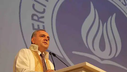 ERÜ İlahiyat Fakültesi'nde mezuniyet sevinci
