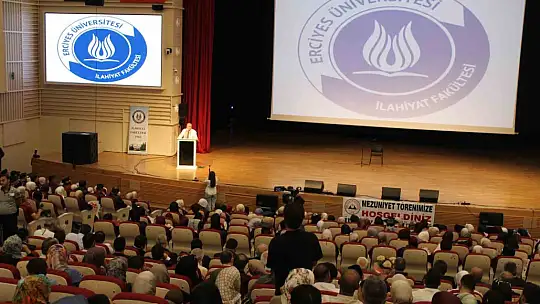 ERÜ İlahiyat Fakültesi'nde mezuniyet sevinci