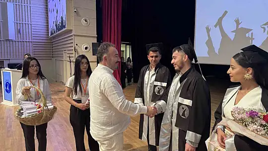 ERÜ İletişim Fakültesi 20. dönem mezunlarını verdi