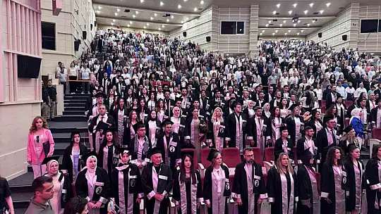 ERÜ İletişim Fakültesi 20. dönem mezunlarını verdi