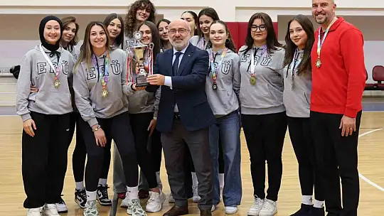 ERÜ Kadın Basketbol Takımı şampiyon oldu
