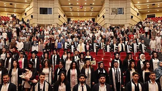 ERÜ Mimarlık Fakültesi'nde mezuniyet sevinci