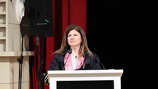 ERÜ Mimarlık Fakültesi'nde mezuniyet sevinci
