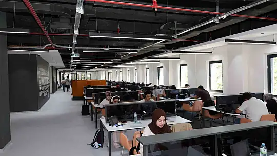 ERÜ'nün yenilenen Kadir Has Merkez Kütüphanesi hizmete açıldı