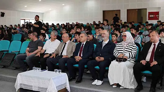 ERÜ Rektörü Altun, Develi'de öğrenciler ile buluştu