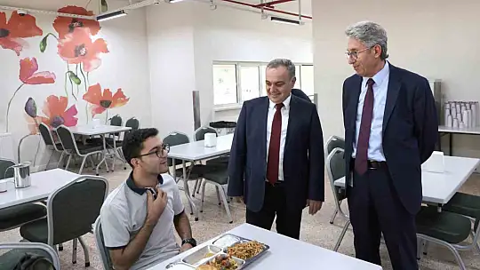 ERÜ Rektörü Altun, tıp fakültesi öğrencileri ile bir araya geldi