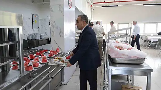 ERÜ Rektörü Altun, tıp fakültesi öğrencileri ile bir araya geldi